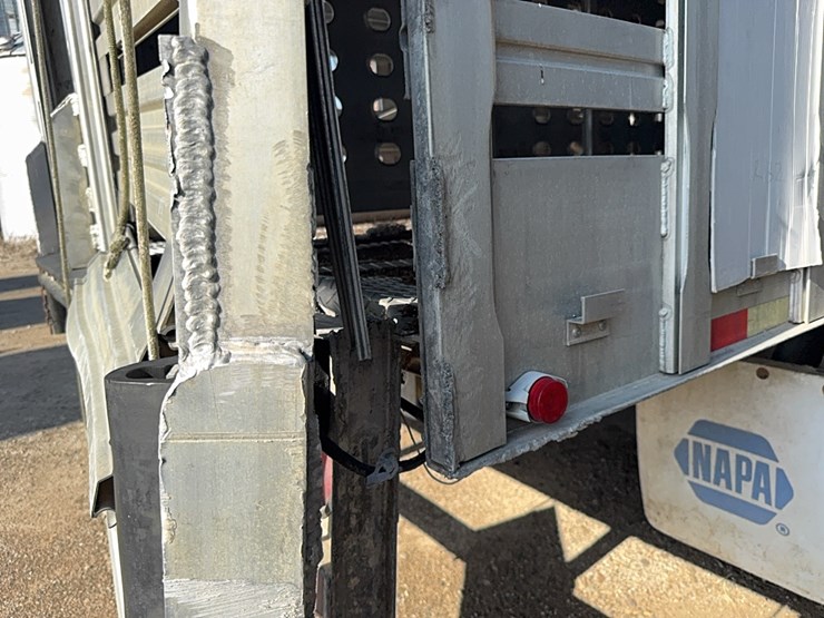 2002-eby-livestock-trailer-image-19