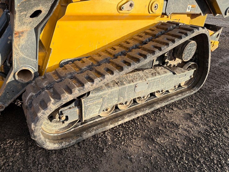 2021-deere-333g-image-6