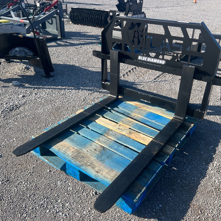 #29790 • BLUE DIAMOND 48" PALLET FORKS W/STEPS