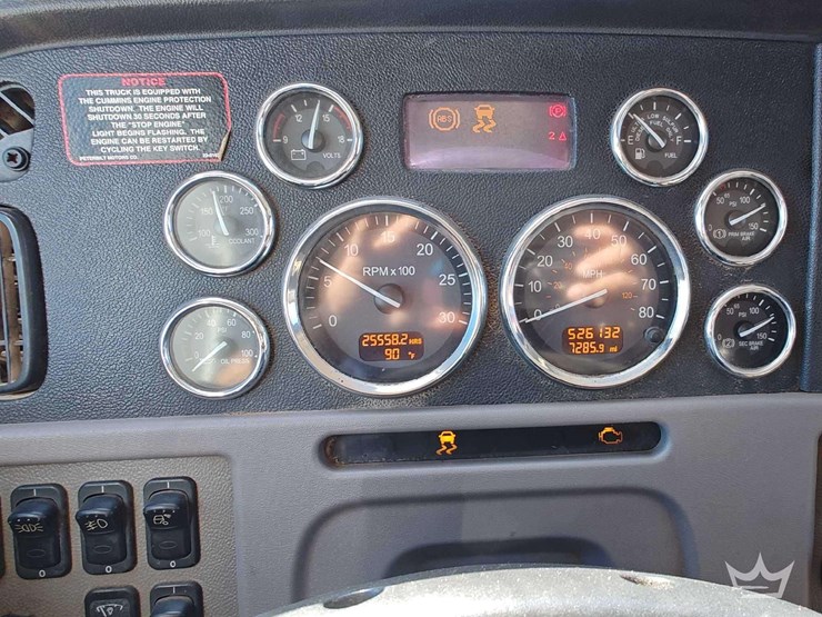 2016-peterbilt-389-image-17