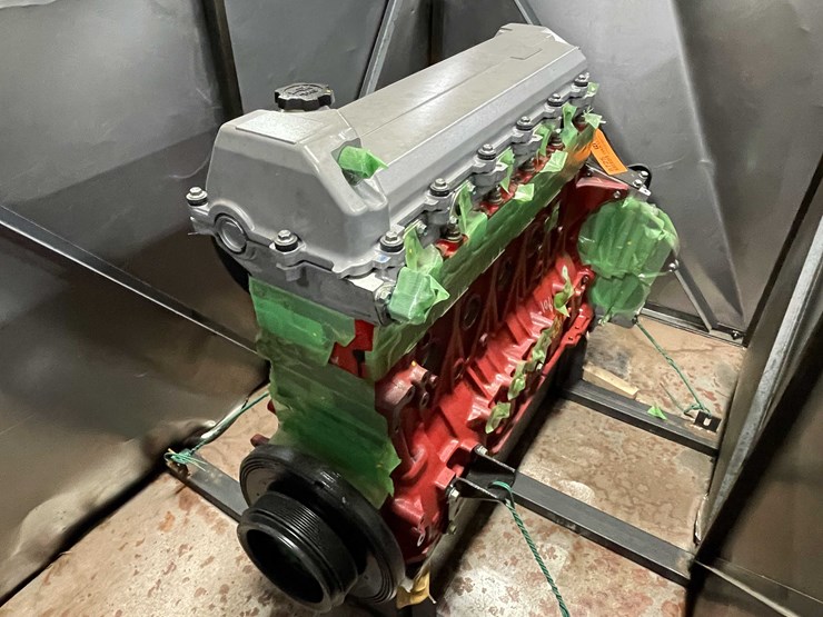 #8725-•-nissan-ud-crate-motor-(f)-image-4