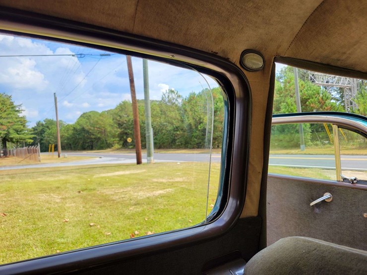 1940-ford-sedan-image-92