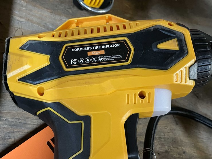 #8676-•-dewalt-compatible-20-volt-air-compressor-for-airing-up-tires,-etc-(pr12)-image-4