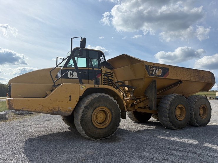 2011-caterpillar-740-image-1
