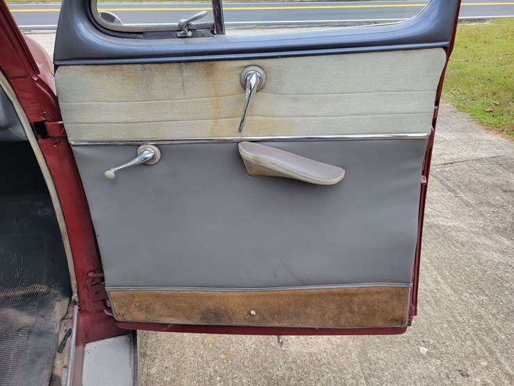 1948-ford-sedan-image-44