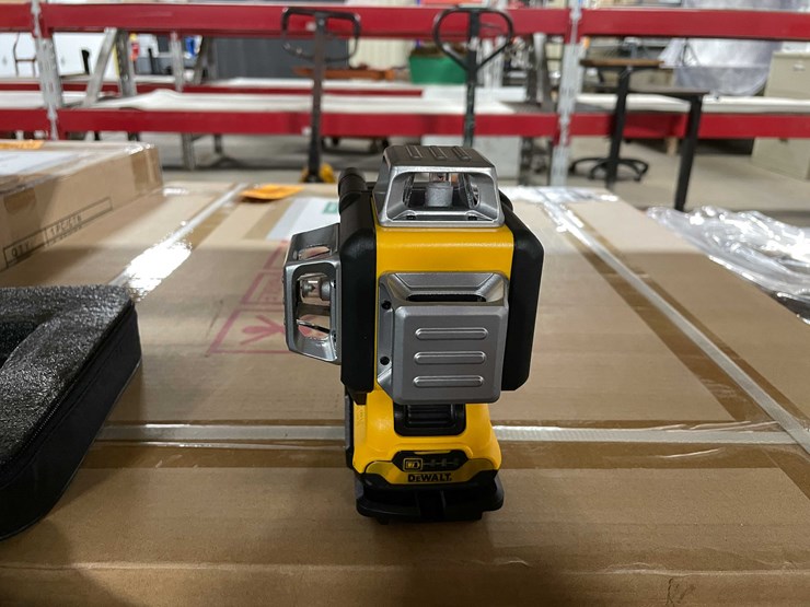 #8720-•-new-dewalt-green-self-leveling-360-degree-laser-(t14)-image-4