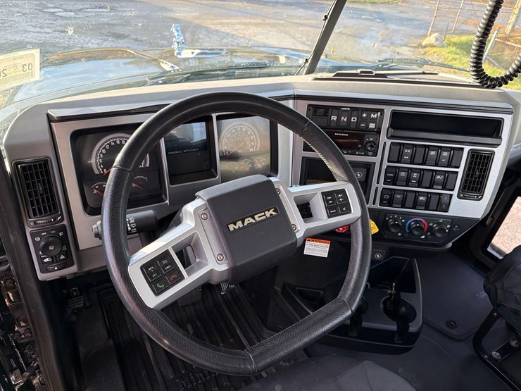 2024-mack-pi64t-pinnacle-truck-tractor-vn:1m1pn4gy4rm014914-image-38