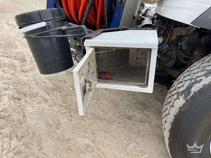 2010-international-7600-image-30