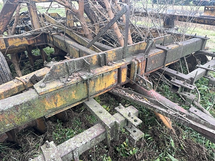 25’-wing-fold-disk,-poor-condition.--hydraulic-hoses-are-dry-rotted.--buyer-responsible-for-removal-image-12