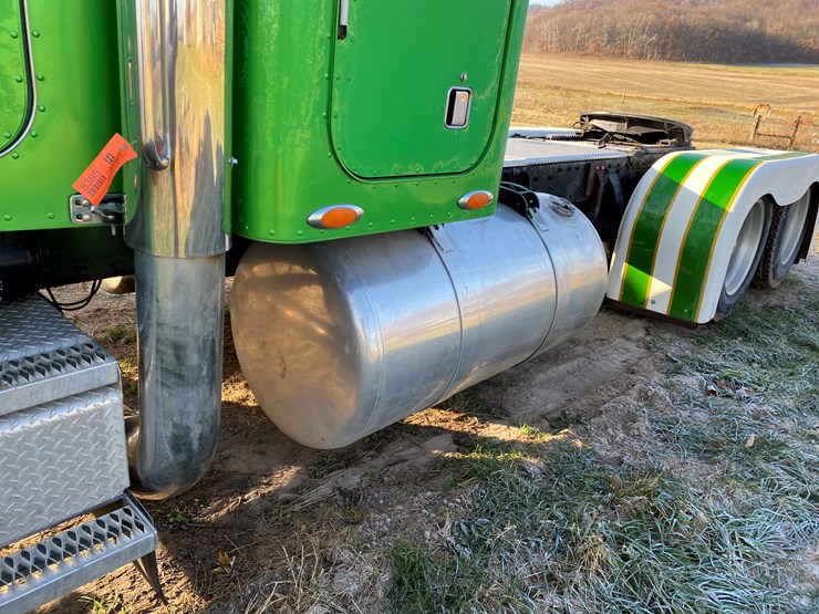 #1010-•-1984-peterbilt-sleeper-cab-semi-(has-wi-title)-(colfax,-wi)-image-23