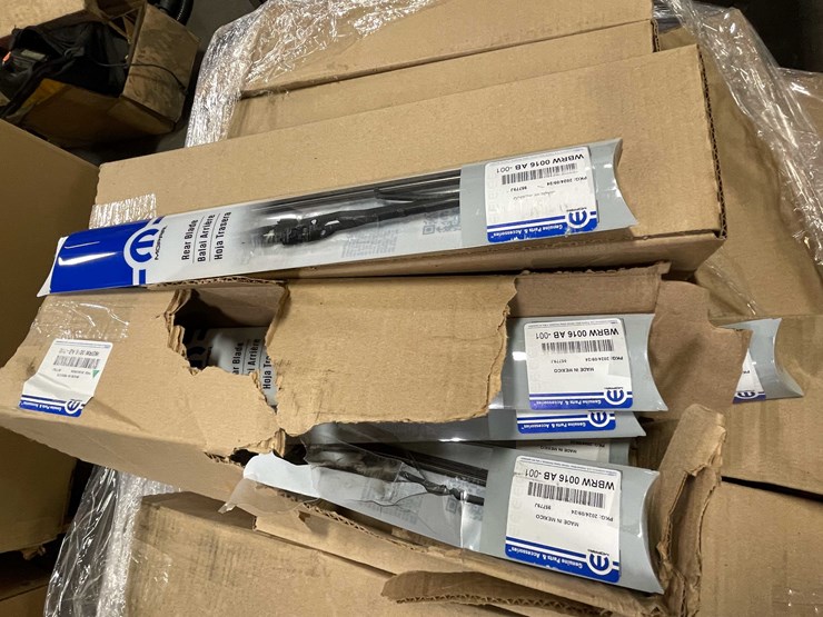 #8726-•-pallet-of-wiper-blades-(f)-image-2