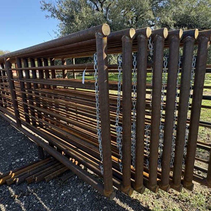 #45 • Freestanding Panels 24' w/ 12' Gate