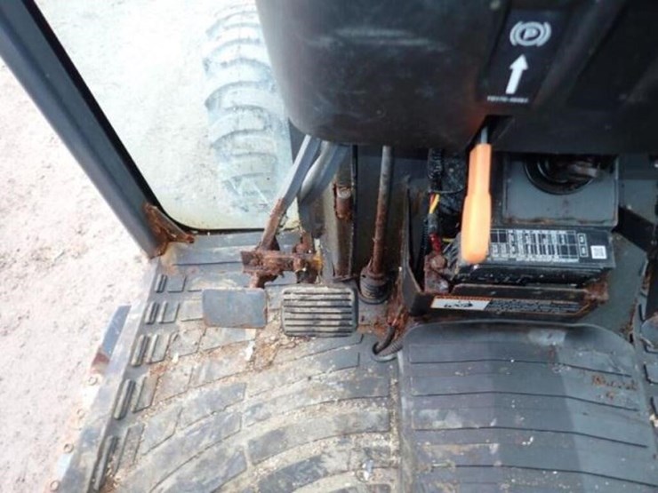 2017-kubota-b2650hsd-image-15