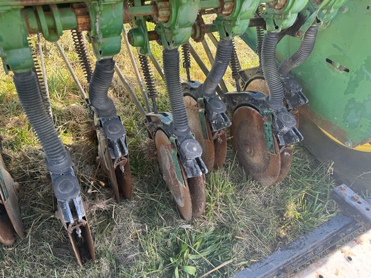 john-deere-8300-image-9