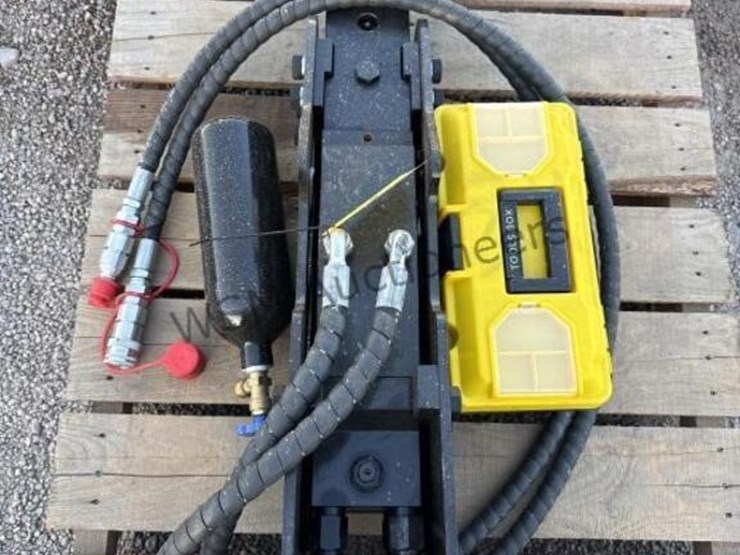 2025-giyi-p45-breaker-hammer-for-stand-up-skid-image-4