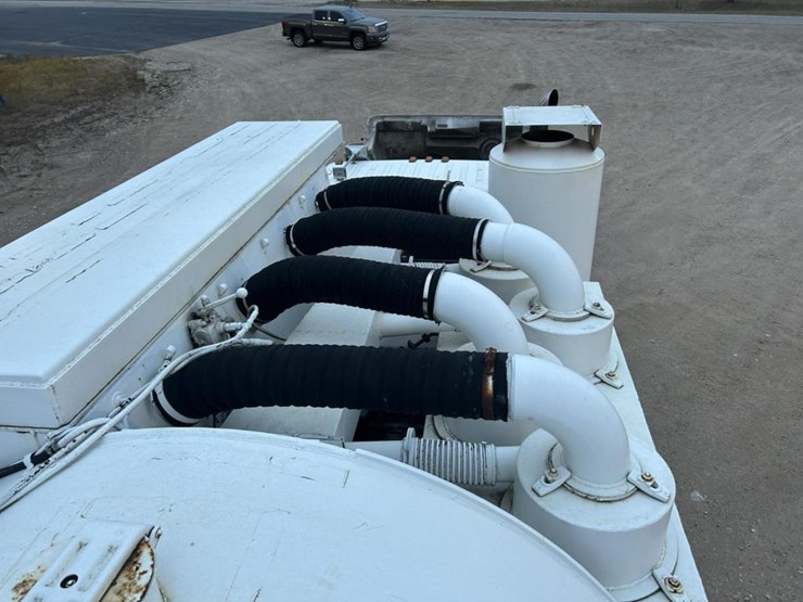 #1432-•-1992-volvo-(white-gmc)-vac-truck-image-33