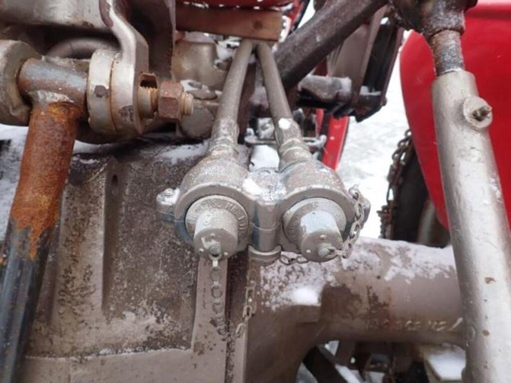 massey-ferguson-135-image-52