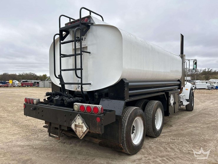 2013-peterbilt-348-image-4