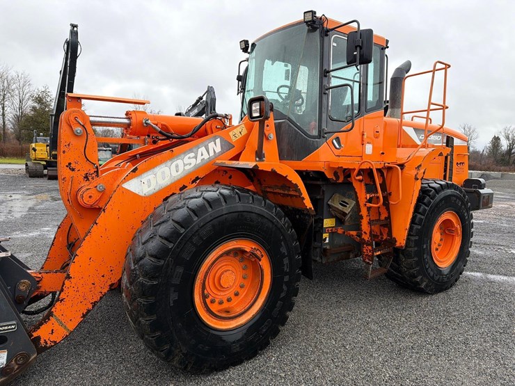 2015-doosan-dl350-5-image-3