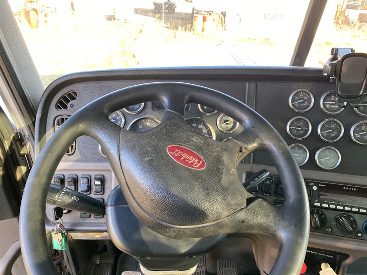 #1012-•-2013-peterbilt-tandem-axle-day-cab-semi-(has-wi-title)-(colfax,-wi)-image-36