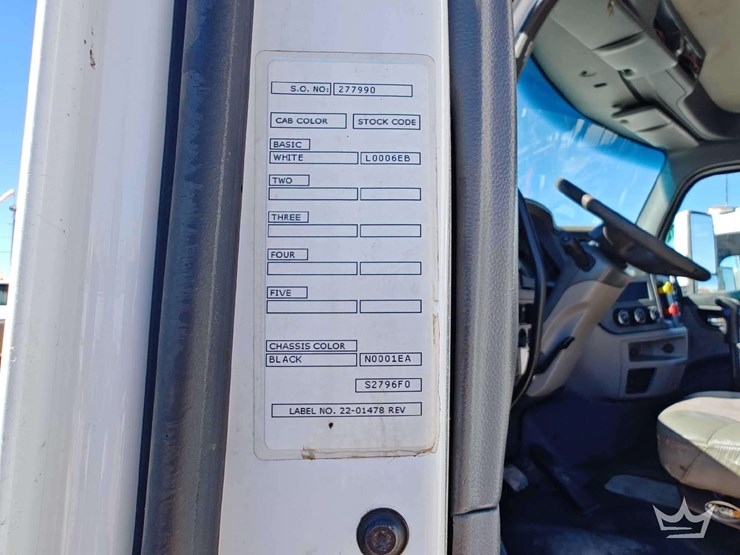 2015-peterbilt-389-image-25