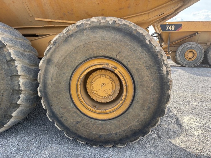 2011-caterpillar-740-image-7