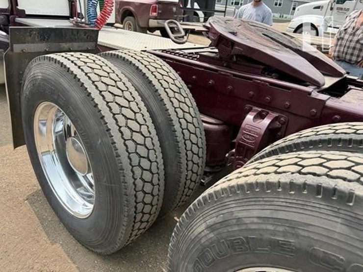 2002-peterbilt-379-image-60