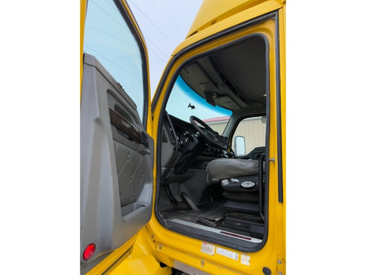 2019-kenworth-t880-image-10