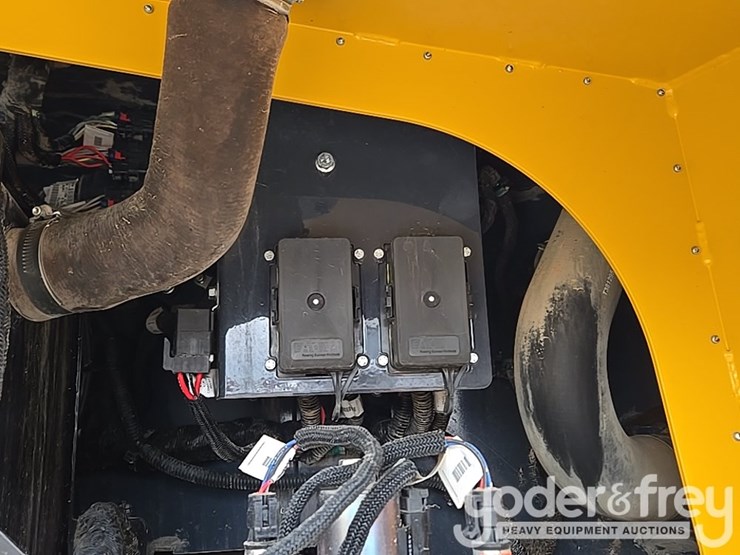2019-deere-850l-lgp-image-114