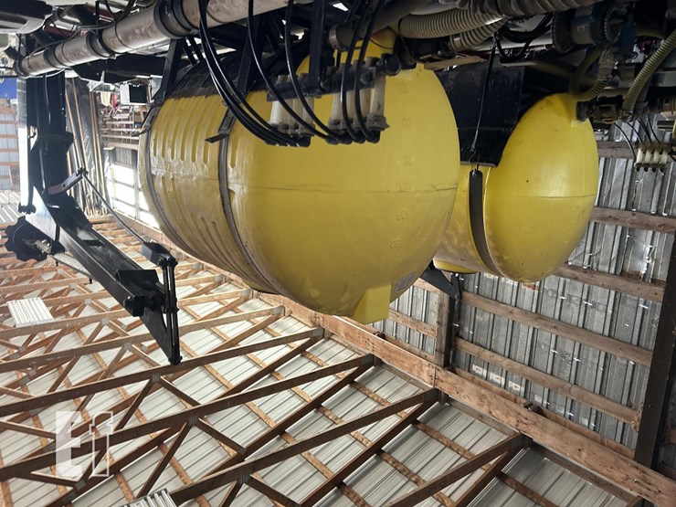 2004-white-8516-image-12