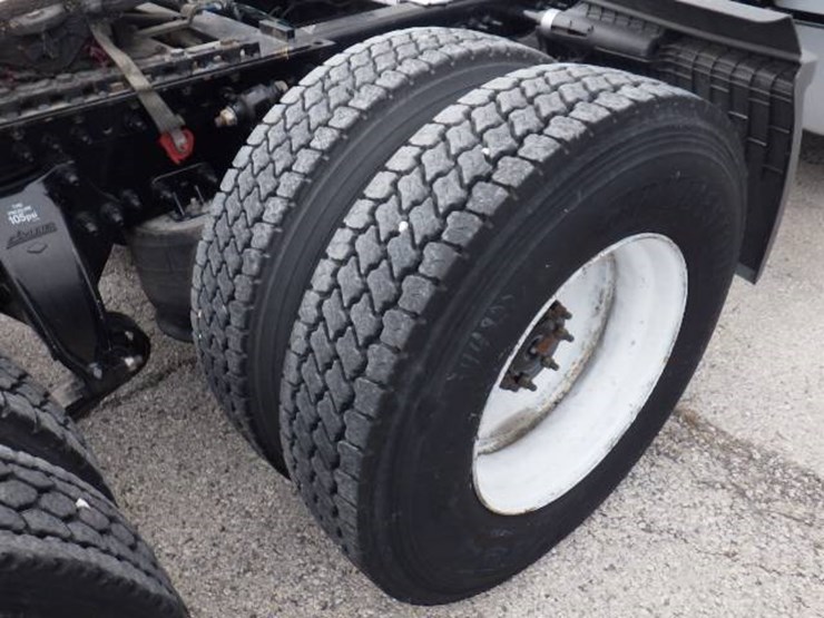 freightliner-cascadia-126-image-9