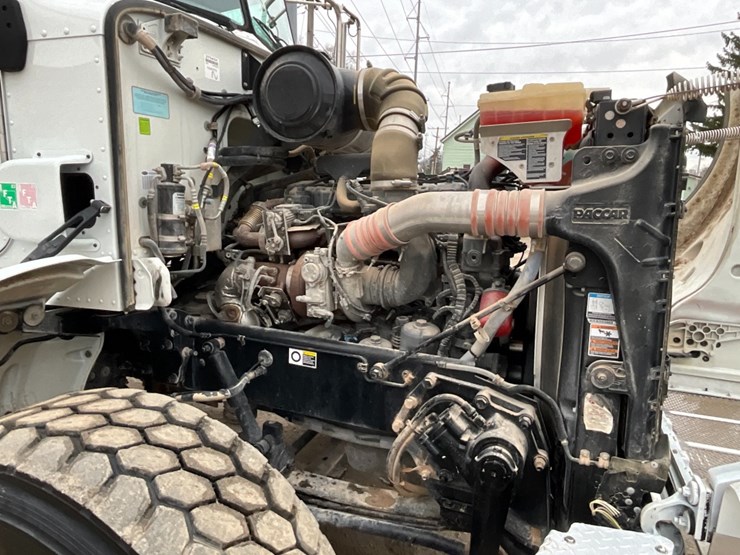 2015-peterbilt-365-image-26