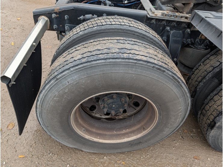 2019-freightliner-cascadia-125-image-7