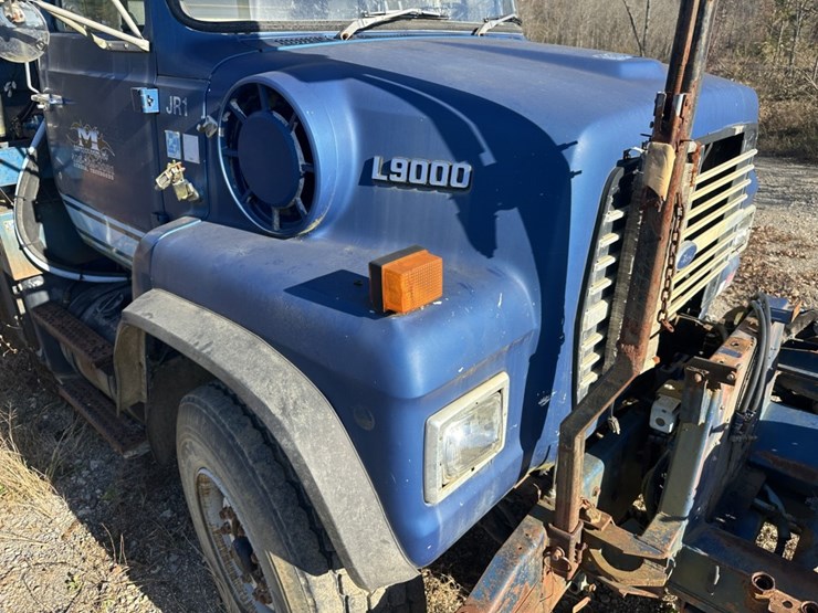 1990-ford-l9000-image-32