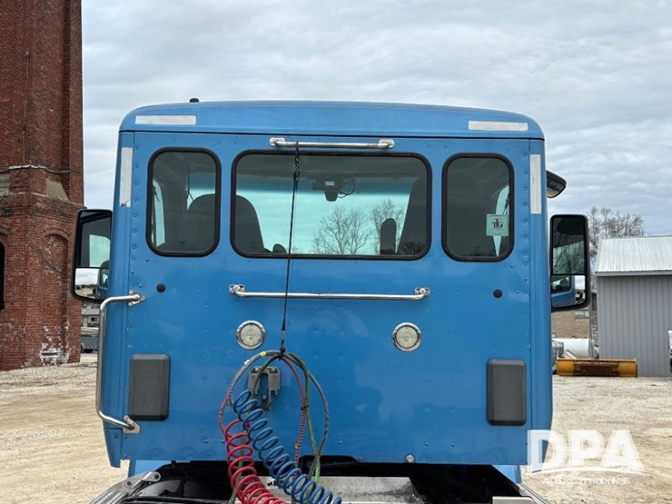 peterbilt-579-image-32