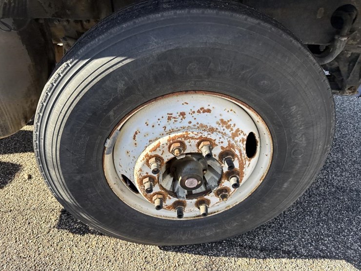 #1994-•-1999-volvo-day-cab-truck-tractor-image-72