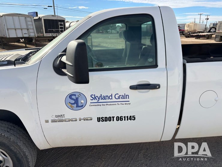 2010-chevrolet-silverado-2500hd-image-24