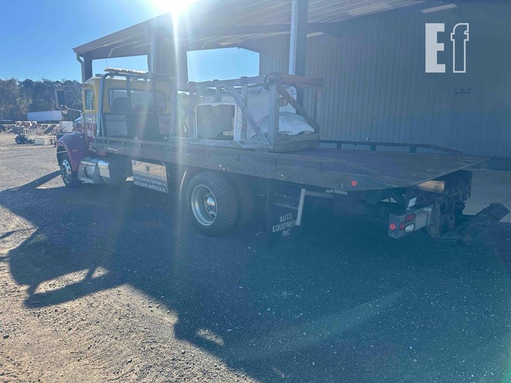 2008-peterbilt-335-image-5