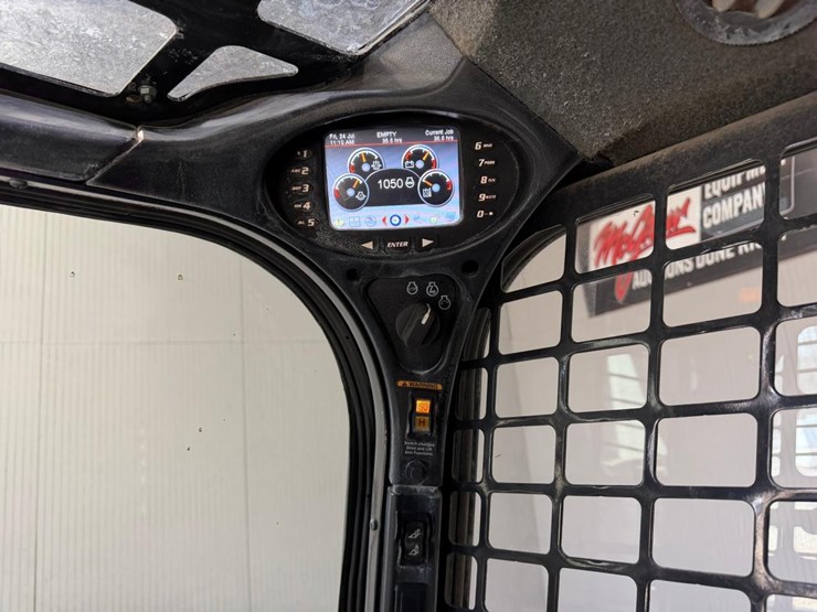 2022-bobcat-t740-image-28