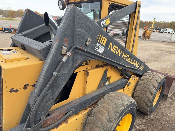 new-holland-l783-image-7