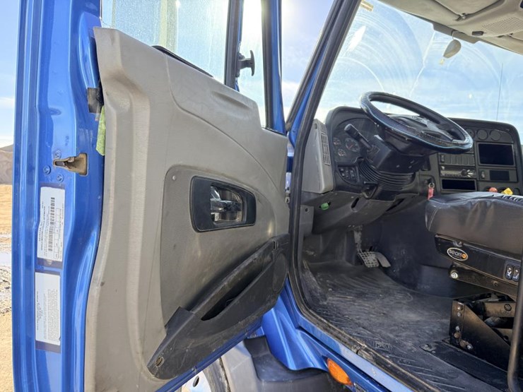 2017-international-prostar-image-63