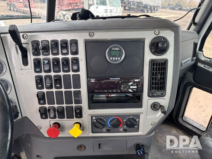 2017-mack-pinnacle-chu613-image-74