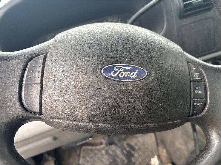 ford-f350-xl-image-38