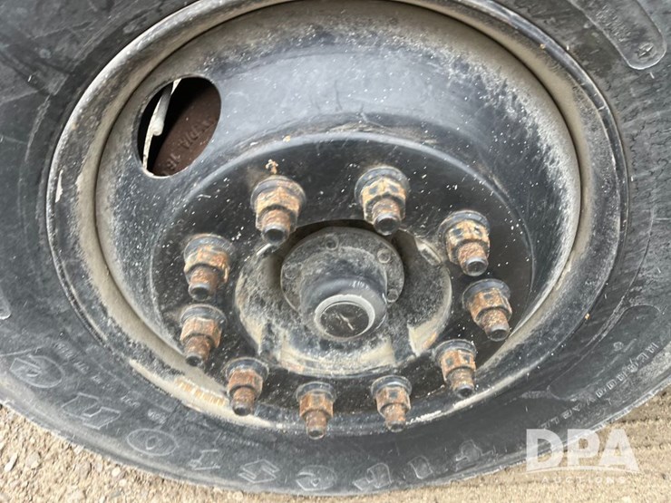 2001-peterbilt-330-image-14