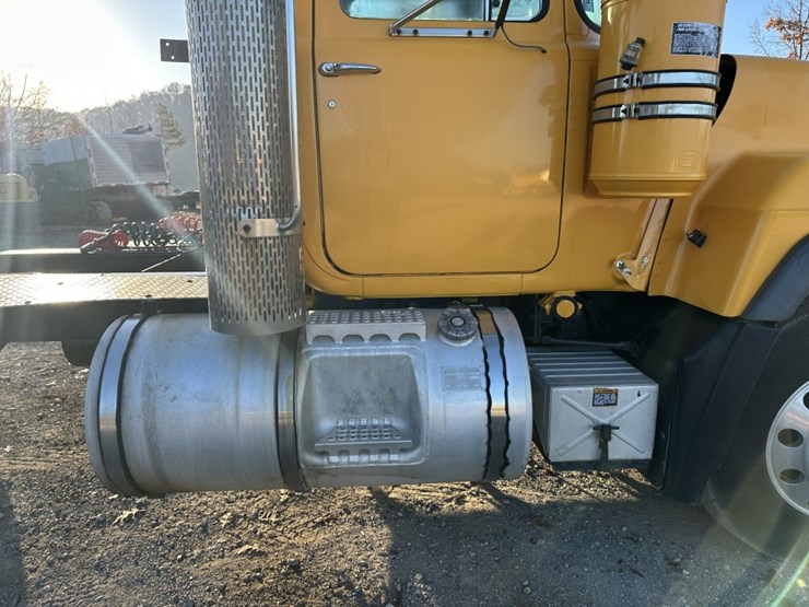 1996-mack-rd688s-image-21