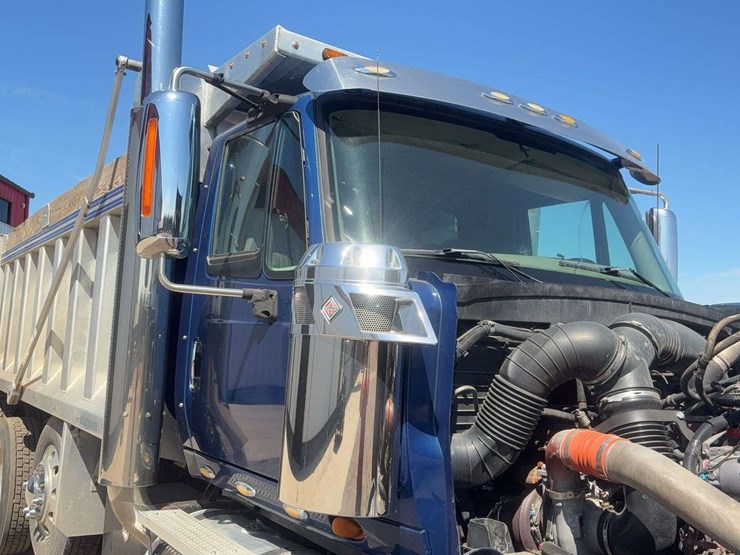 2010-international-lf517-lone-star-dump-truck-image-32