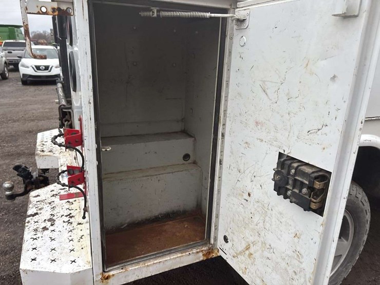 2012-chevrolet-silverado-2500-image-18