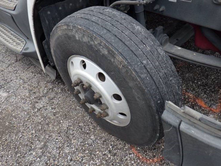 peterbilt-579-image-30