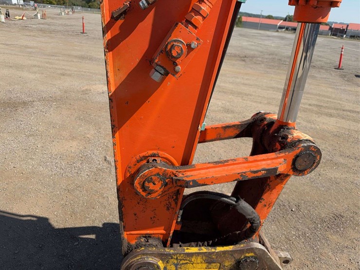 hitachi-225-excavator-image-44