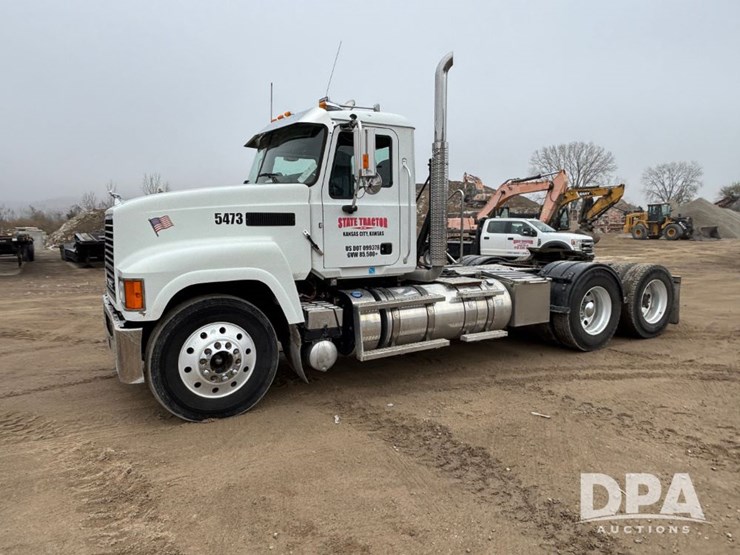 2017-mack-pinnacle-chu613-image-14